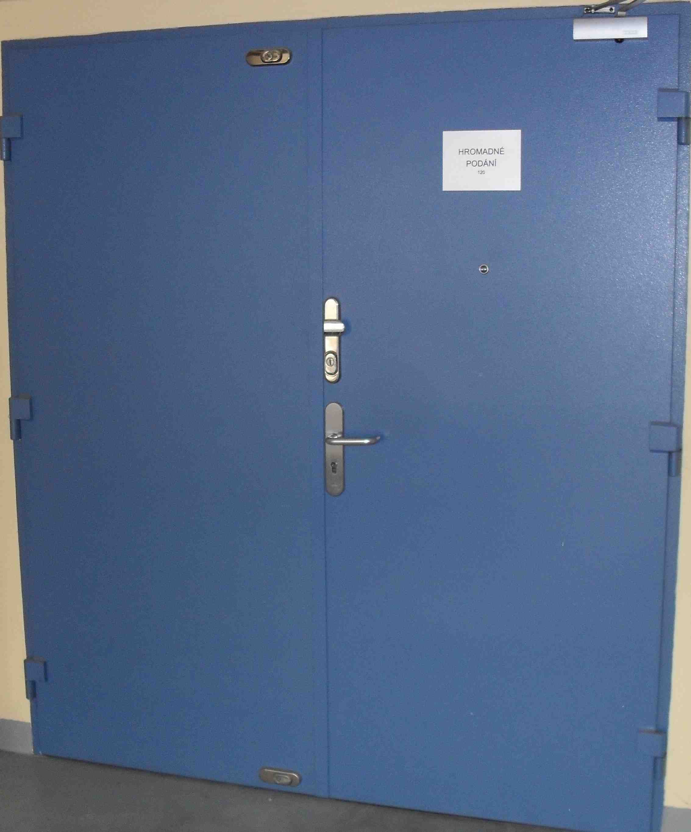 dvoukřídlé bezpečnostní dveře