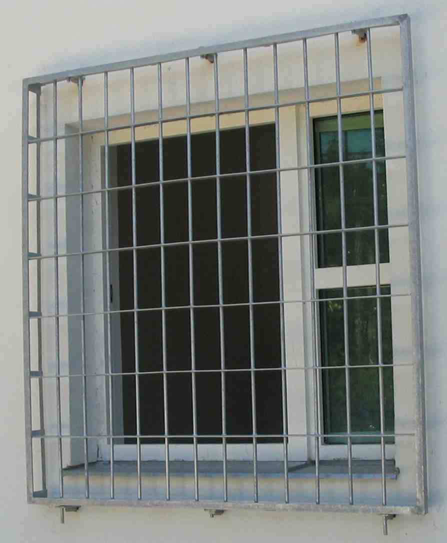 Bezpečnostní okno Aparch s mříží