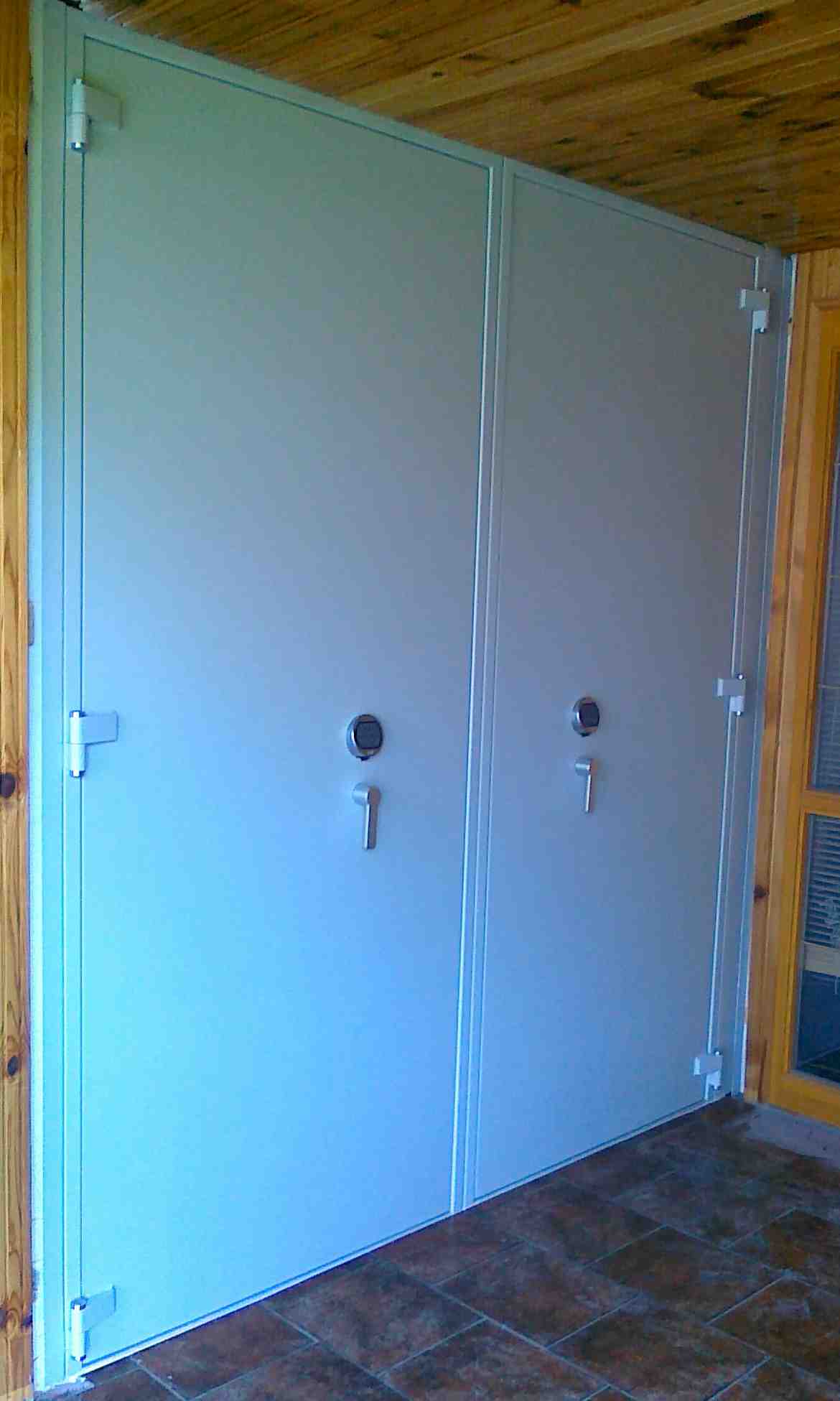 Trezorové dveře s bezpečnostními zámky Aparch
