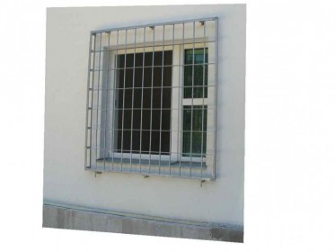 Neprůstřelné okno s bezpečnostní mříží AParch